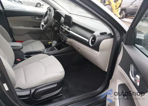 2021 Kia Forte Lxs z USA, uszkodzony, nr VIN 3KPF24AD7ME381453